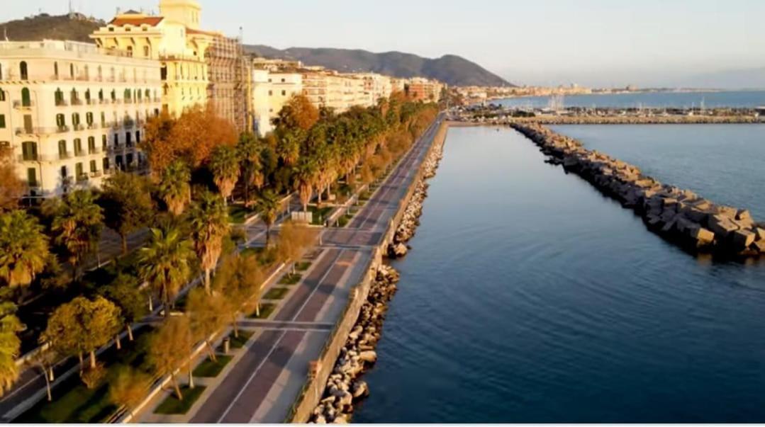 Nuova Luna Salerno Bagian luar foto
