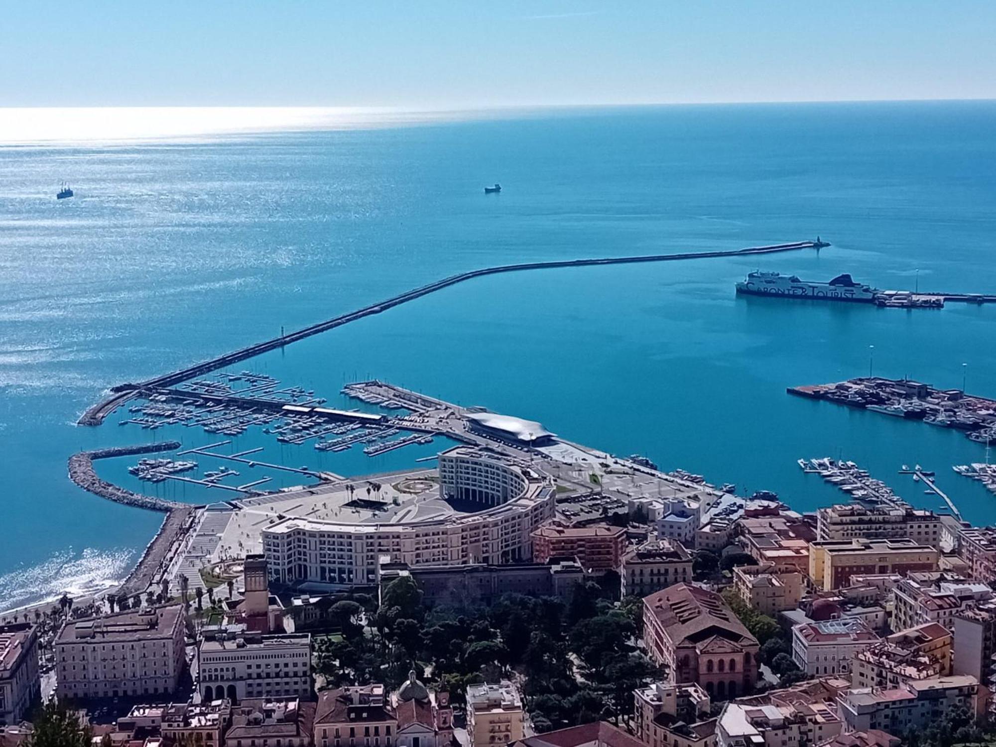 Nuova Luna Salerno Bagian luar foto